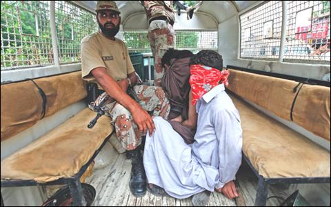 کراچی میں بدامنی پھیلانے والوں کے خلاف کارروائی میں اچانک تیزی