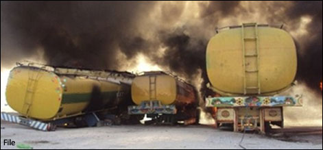 دشت میں نامعلوم افراد نے نیٹو سپلائی کے انیس آئل ٹینکرز تباہ کر دیے