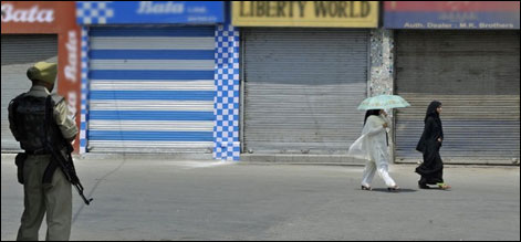 مقبوضہ کشمیر: بھارتی فوجی افسر ہلاک، 12 مجاہدین شہید