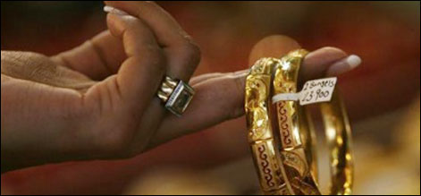 سونے کی فی تولہ قیمت 700روپے کمی سے 56300ہو گئی