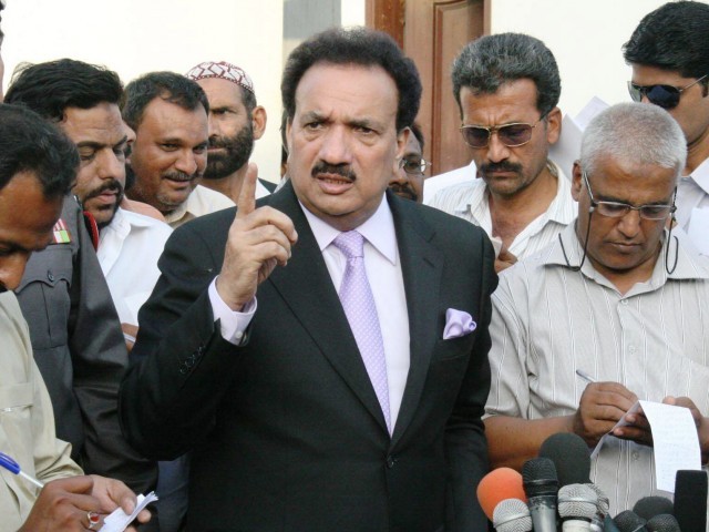 کراچی : سرجیکل ٹارگٹڈ آپریشن ہو رہا ہے۔ رحمنٰ ملک