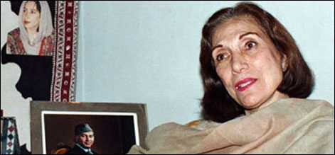 بیگم نصرت بھٹو کی میت سکھر ایئرپورٹ پہنچ گئی