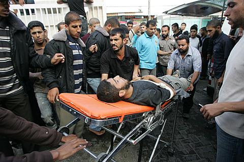 اسرائیل اور غزہ پر حملوں میں ہلاکتوں کی تعداد 10 ہو گئی