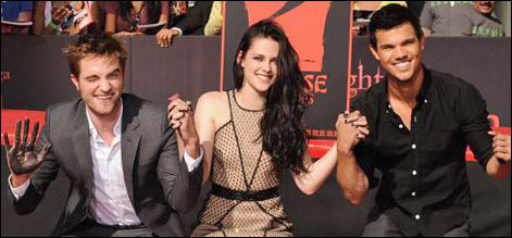 ٹوائی لائٹ سیریز کے اداکاروں نے اپنے نشان چھاپ دیے