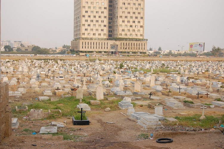 کراچی: قبروں سے لاشیں چرانے کے الزام میں دو بھائی گرفتار