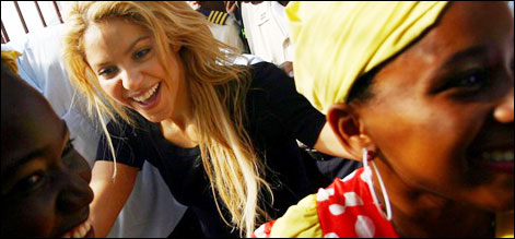 شکیرا کی اپنے والد کی کتاب کی تقریب رونمائی میں شرکت