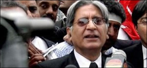 صدر کو آئین کے تحت استثنیٰ حاصل ہے۔ اعتزاز احسن