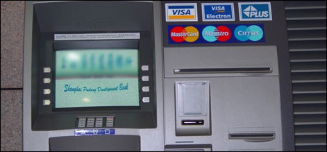 اے ٹی ایم کے استعمال پر پندرہ روپے بینک چارجز قواعد کیخلاف ورزی