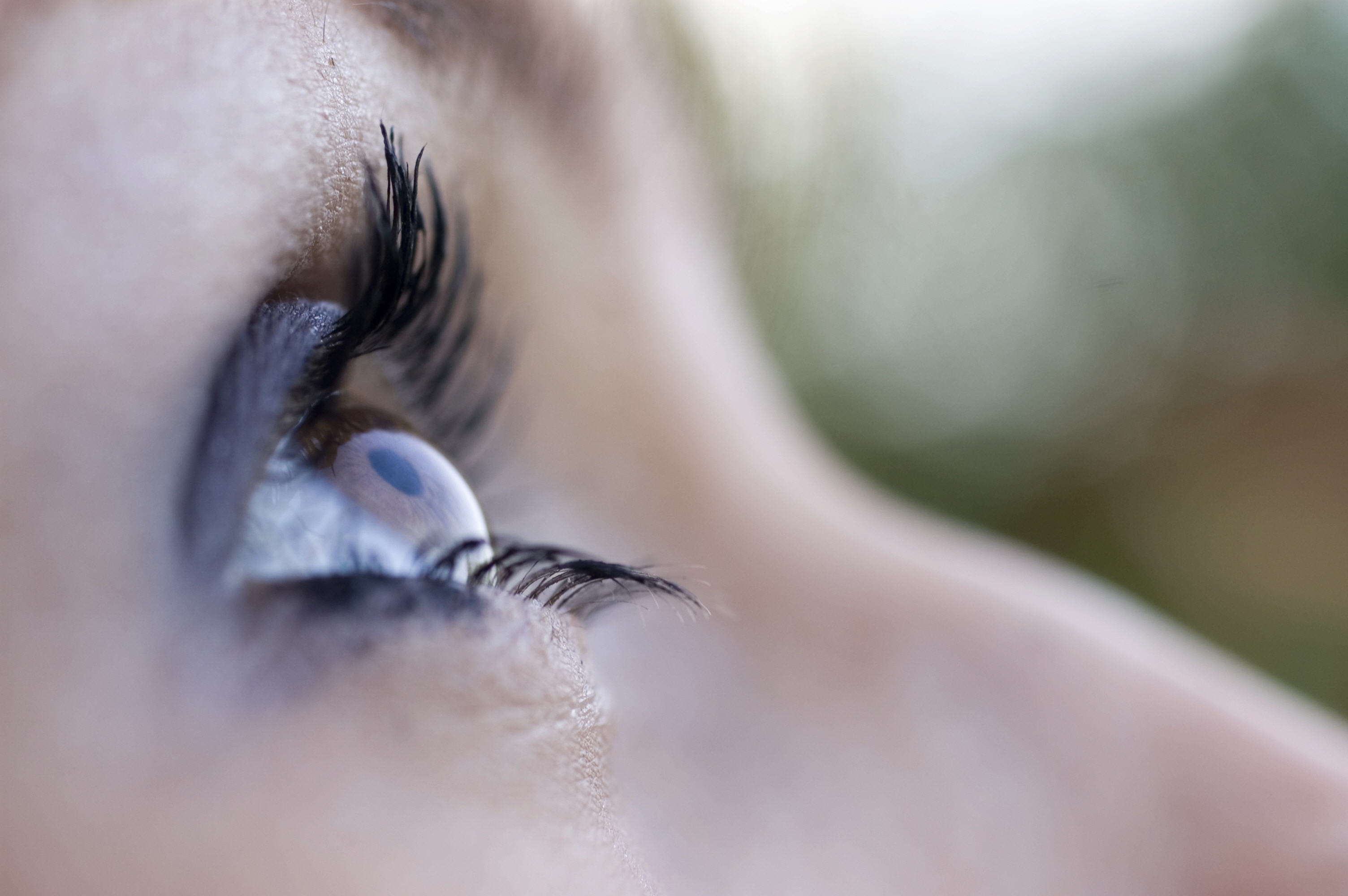 eye looking