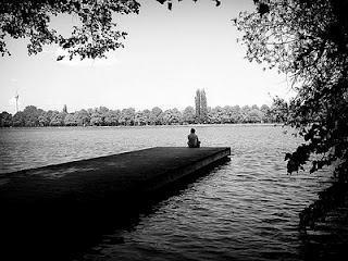 آہٹ سی ہوئی تھی نہ کوئی برگ ہلا تھا