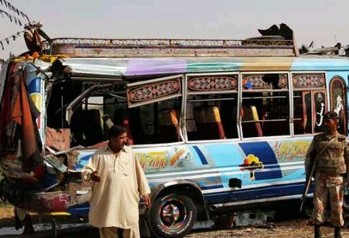 جھنگ: زائرین کی بس کو حادثہ،7افراد جاں بحق، 20سے زیادہ زخمی