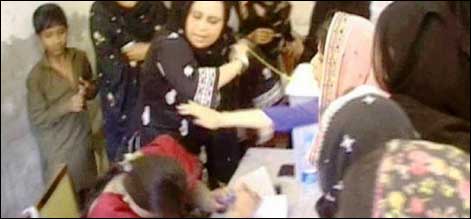 وحیدہ شاہ کا تھپڑ، تماشا دیکھنے والا ڈی ایس پی معطل