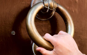 hand knocking at door