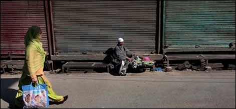 غلام نبی فائی کی سزا کے خلاف مقبوضہ کشمیر میں شٹر ڈاؤن