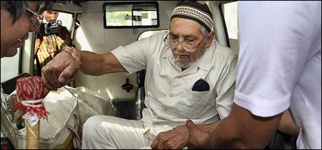 بھارت میں بیس سال سے قید پاکستانی ڈاکٹر خلیل چشتی کو رہا کردیا گیا