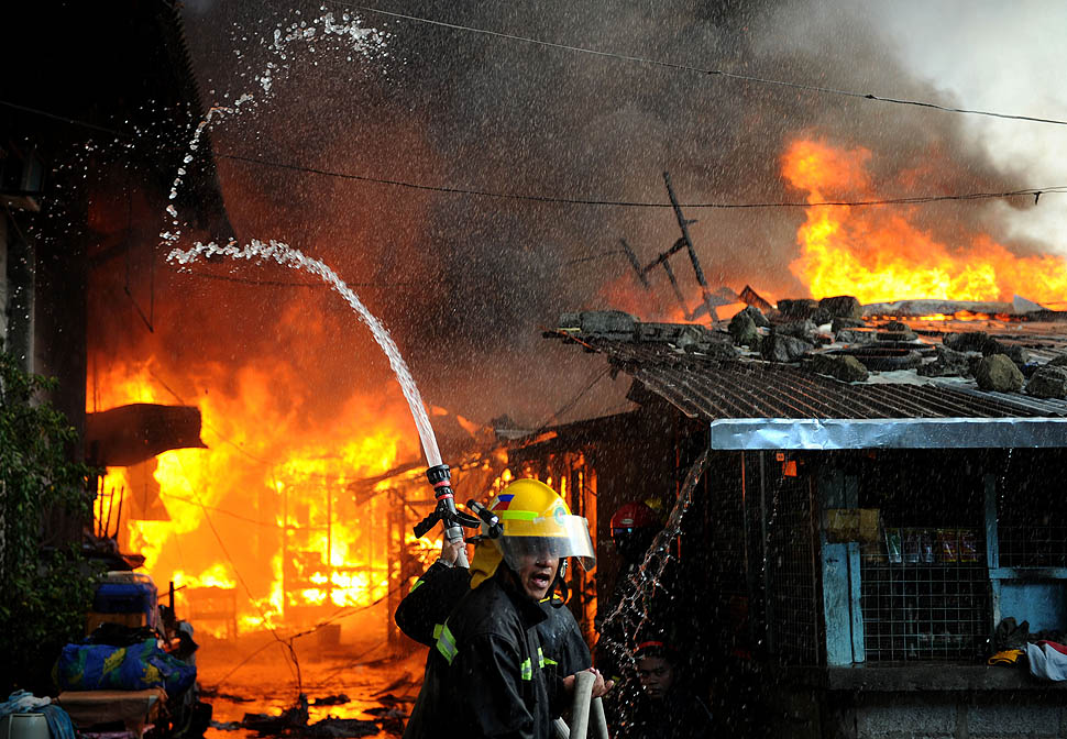 منیلا کے مضافات میں آتشزدگی، 2 افراد ہلاک، متعدد بے گھر