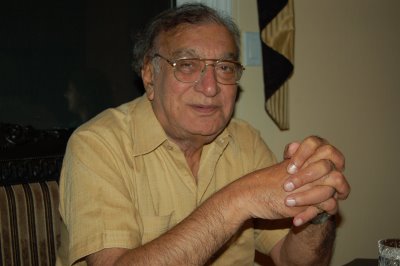 ابھی کچھ اور کرشمے غزل کے دیکھتے ہیں