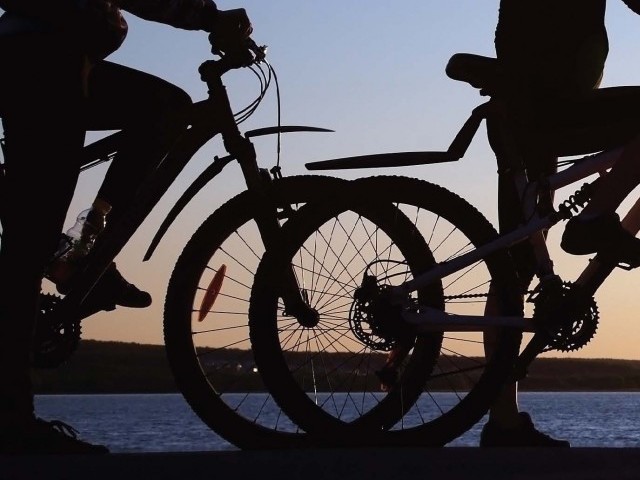 women cycling
