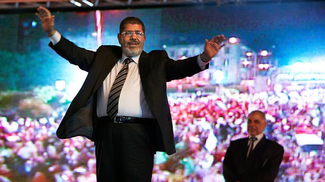 مصر : اخوان المسلمون کے محمد مرسیٰ صدر منتخب، حامیوں کا جشن