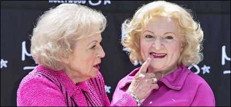 بیٹی وائٹ ڈھلیں مومی مجسمے میں