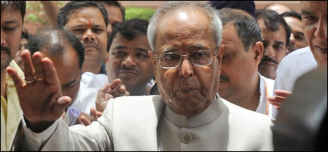 بھارتی صدارتی انتخاب: پرناب مکھر جی کے کاغذات داخل