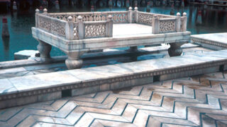 takht o taaj