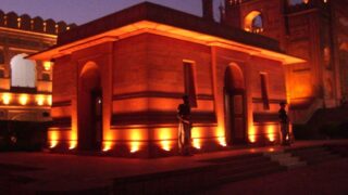 Allama Iqbal Grave