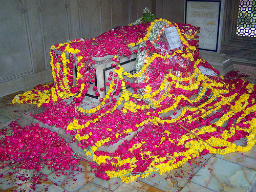 Mazar e iqbal