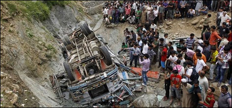 مقبوضہ کشمیر میں ٹریفک حادثہ،16افراد ہلاک ہوگئے