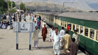 pakistan train