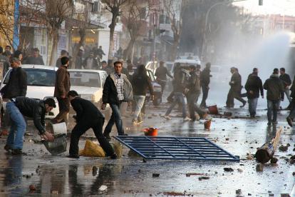 ترکی: پولیس اور کرد مظاہرین کے درمیان جھڑپیں