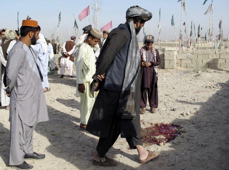 افغانستان میں باغیوں کے حملے، تین نیٹو فوجی اور دو شہری ہلاک