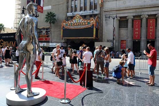 نیویارک : برطانوی فٹ بالر ڈیوڈ بیکھم کے مجسمہ کی نمائش