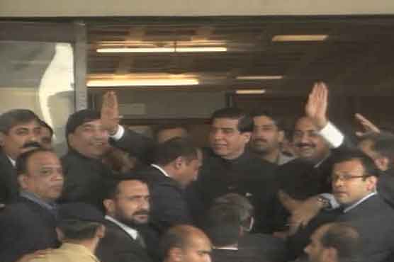 وزیراعظم نے سوئس حکام کو خط لکھنے کے لیے مہلت مانگ لی