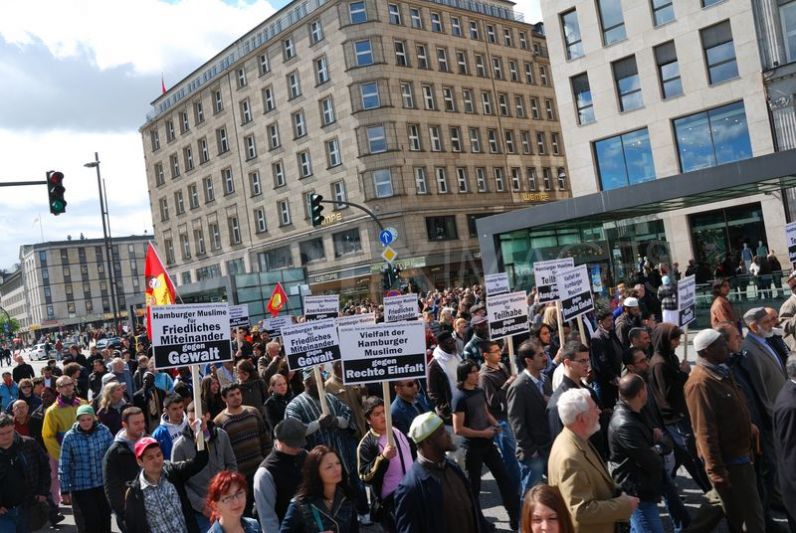 سادگی کیخلاف اسپین میں مظاہرہ ، پارلیمنٹ کی جانب مارچ