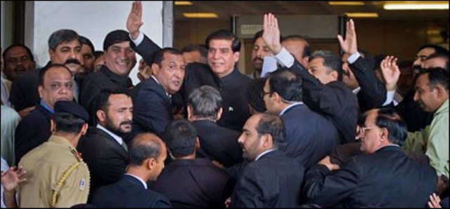 حکومت سوئس حکام کو خط  لکھنے پر رضا مند