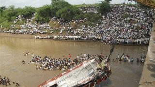 india bus fell in river