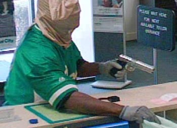 کراچی:کیماڑی میں ایک اور بنک کا صفایہ، ساڑھے 5لاکھ روپے لٹ گئے