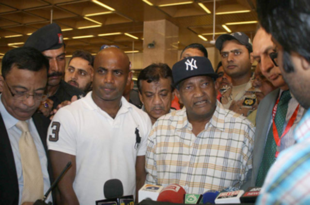 کراچی : انٹرنیشنل ورلڈ الیون کے 9 کھلاڑی واپس چلے گئے