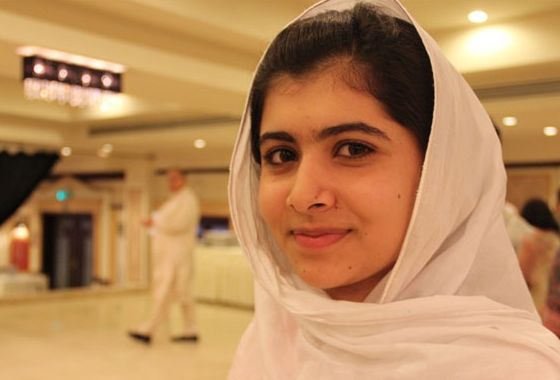 میں کہ خود مقتول ہوں لیکن صفِ قاتل میں ہوں
