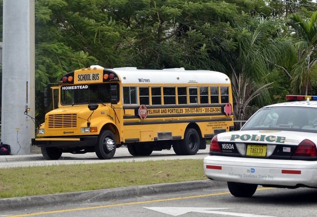 امریکا : اسکول بس پر طالب علم کی فائرنگ ، 13 سالہ طالبہ ہلاک