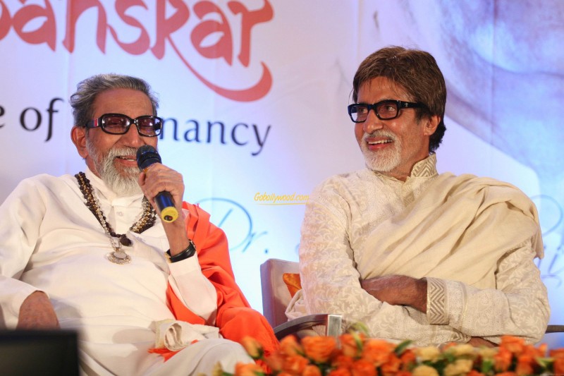 بال ٹھاکرے کی عیادت مہنگی پڑ گئی ، امیتابھ ، ابھیشیک پر شیوسینا کا حملہ
