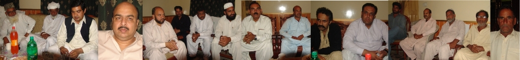 چوہدری شاہد رضا اور چوہدری عرفان نصیر مرالہ ملک محمد یونس اعوان کے گھر میں کارنر میٹنگ سے خطاب کرتے ہوئے