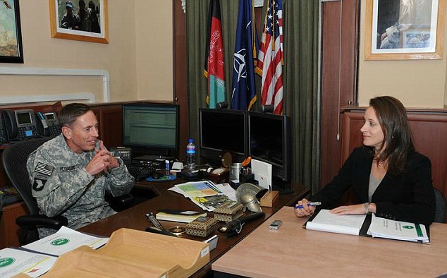 سابق سی آئی اے چیف کو پاؤلا سے تعلقات پر ندامت