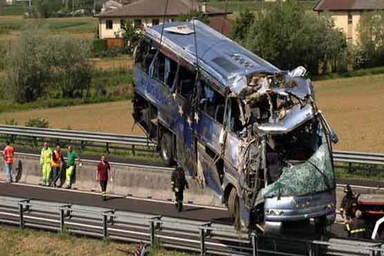 اٹلی : مسافر وین ٹرین کی زد میں آنے سے 6 افراد ہلاک