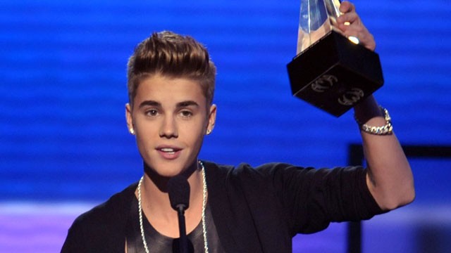 امریکن میوزک ایوارڈ میں جسٹین بیبر نے مار لیا میدان