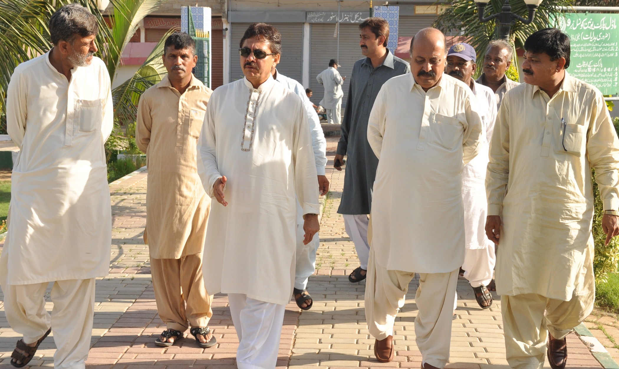 چیف آفیسر کورنگی ٹاؤن محمد سمیع خان نے یونین کونسل نمبر9 کے ماڈل پارک کا دورہ کیا