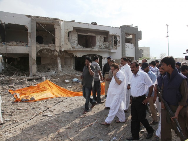 کراچی : رینجرز ہیڈ کوارٹرز پر خود کش حملہ، 2 اہلکار شہید ، 21 زخمی