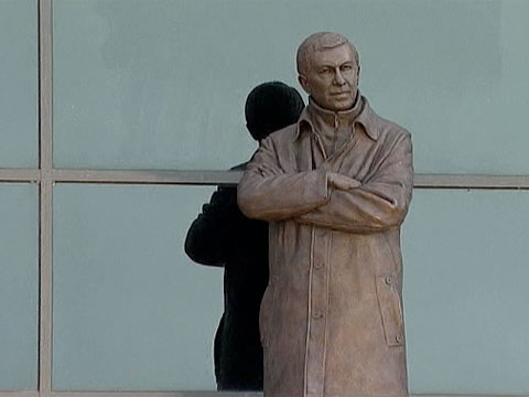 مانچسٹر یونائیٹیڈ کے فرگوسن کا مجسمہ اولڈ ٹرتیورڈ کے باہر نصب