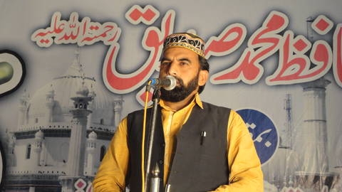 کر بلا کا درس ہی یذیدی افکار کے سامنے ڈٹ جانے کا نام ہے جو قومیں ”درسِ کربلا ” کو بھلا دیتی ہیں وہ اندھیروں میں ٹامک ٹوئیاں مارتی رہتی ہیں۔نعمان قادر